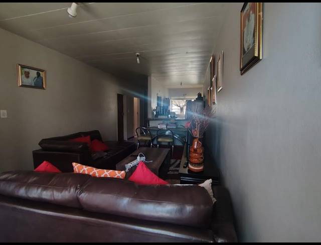 2 BEDROOM APARTMENT FOR SALE IN LUIPAARDSVLEI